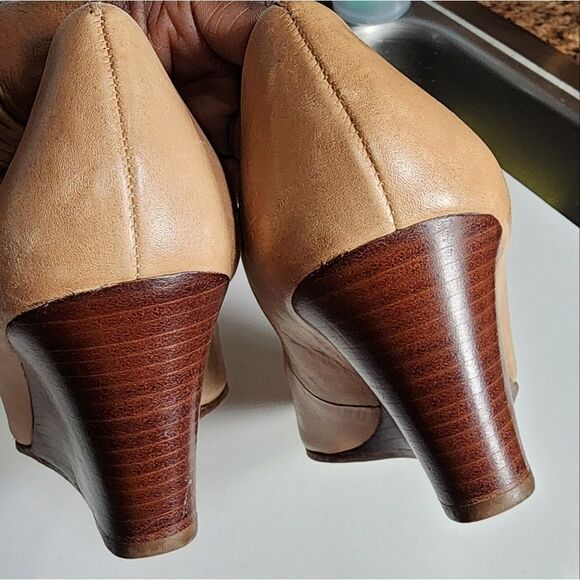 Tory Burch Tan Wedge Shoes - Picture 14 of 14